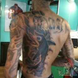 Covered in tattoos - Wiz Khalifa