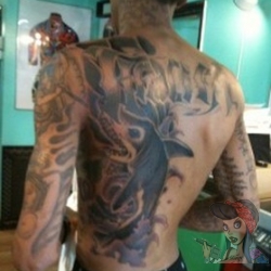 Covered in tattoos - Wiz Khalifa Covered in tattoos - Wiz Khalifa