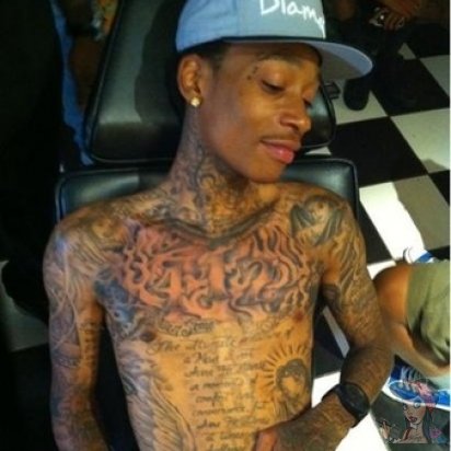 Covered in tattoos - Wiz Khalifa